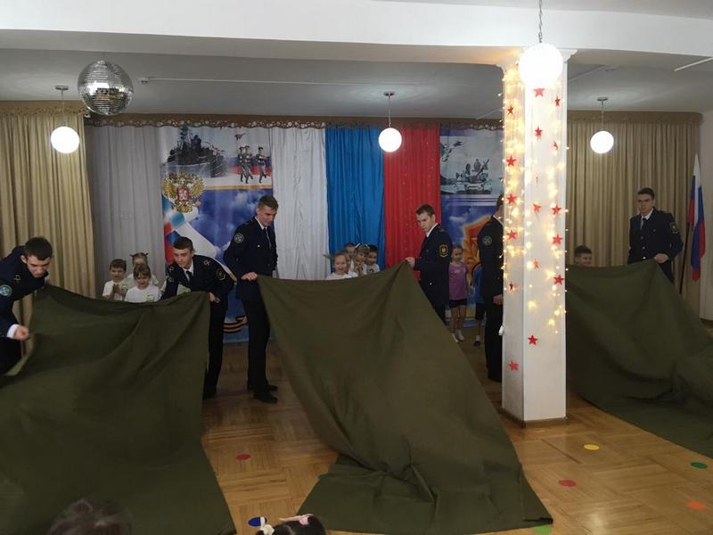 Курсанты в подшефном детском саду