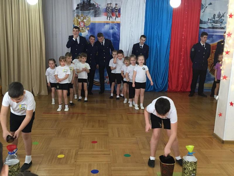 Курсанты в подшефном детском саду