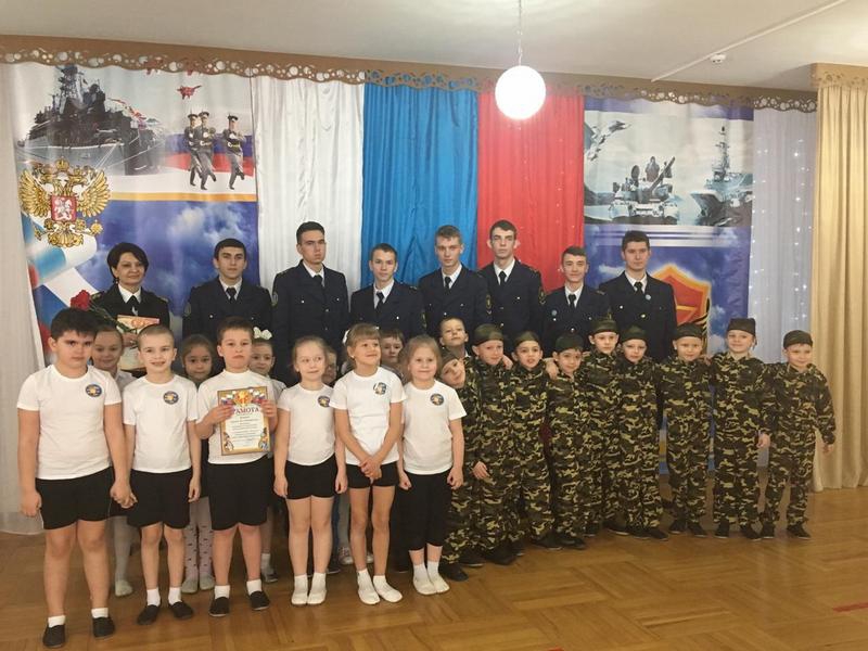 Курсанты в подшефном детском саду