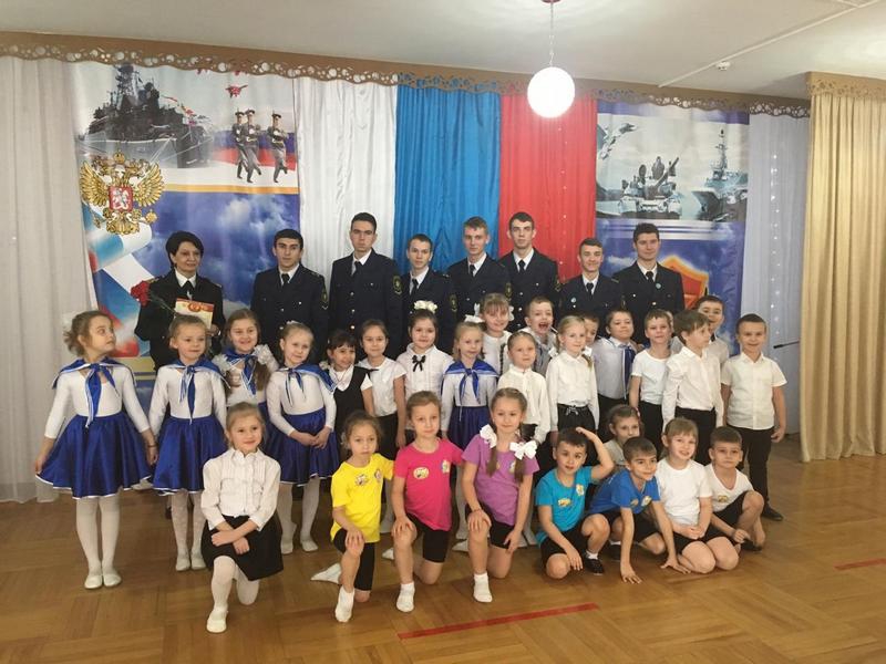 Курсанты в подшефном детском саду
