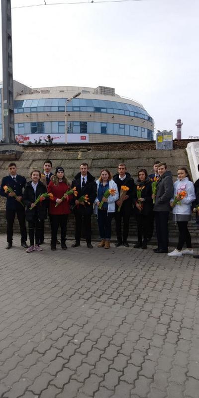 8 марта