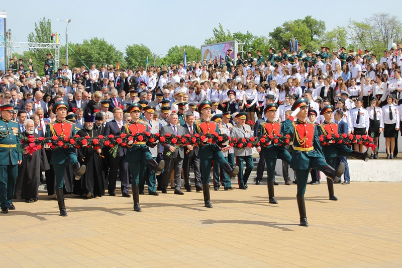 Возложение гирлянды