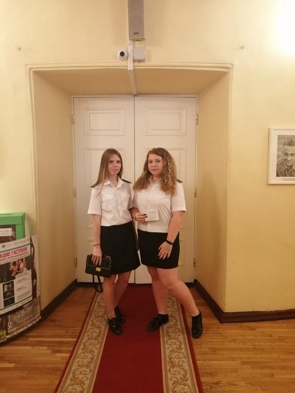 В молодежном театре